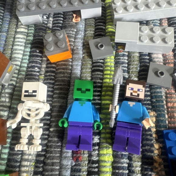 Lego MInecraft Set, The Cave 21113 Retired 249 PCS - Picture 2 of 6